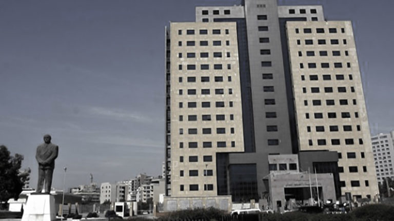 وزارة التربية والتعليم اللبنانية تقدم وعداً لأهالي الطلاب بتسليم الإفادات المدرسية